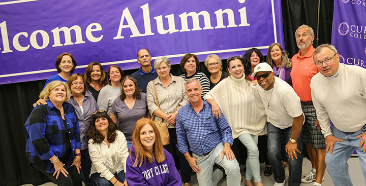 鶹Ƶ Alumni attend a class reunion during Homecoming and Family Weekend
