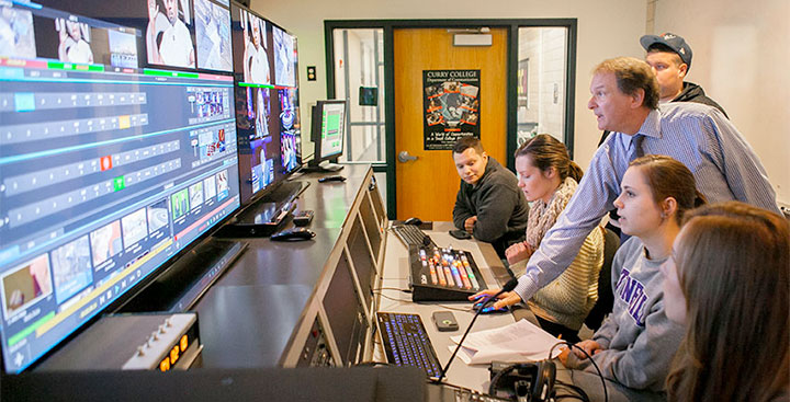 鶹Ƶ Communication students and faculty member collaborate in the TV Studio